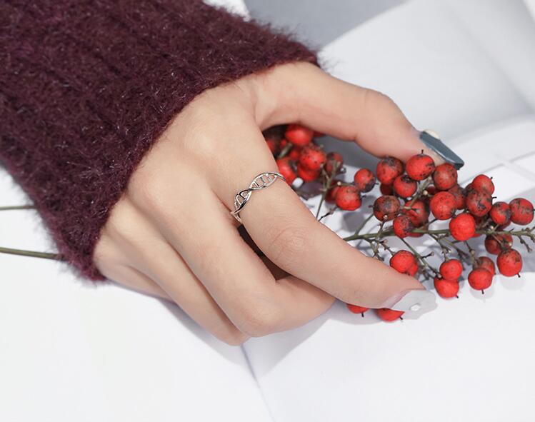 Victoria's Vogue Creative Female Fashion Personality 925 Sterling Silver Jewelry Twist Geometry Hollow Exquisite Opening Rings