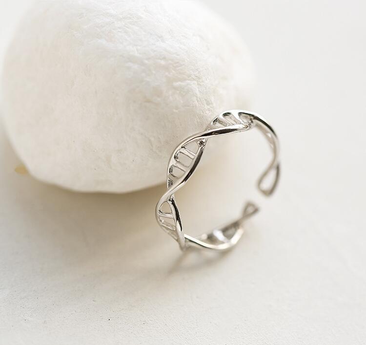 Victoria's Vogue Creative Female Fashion Personality 925 Sterling Silver Jewelry Twist Geometry Hollow Exquisite Opening Rings