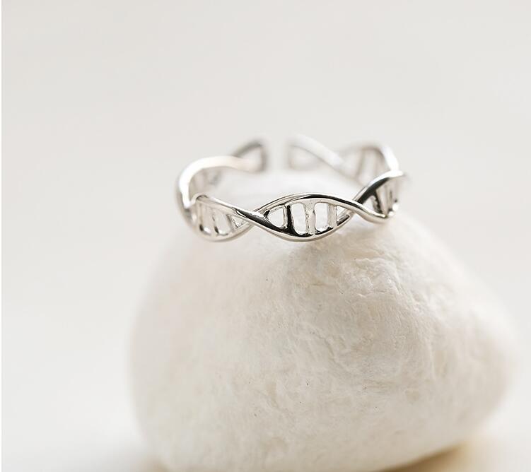 Victoria's Vogue Creative Female Fashion Personality 925 Sterling Silver Jewelry Twist Geometry Hollow Exquisite Opening Rings