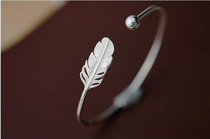 Victoria's Vogue New Fashion 925 Sterling Silver Jewelry Not Allergic High-quality Female Simple Feather Small Ball Open Bracelet
