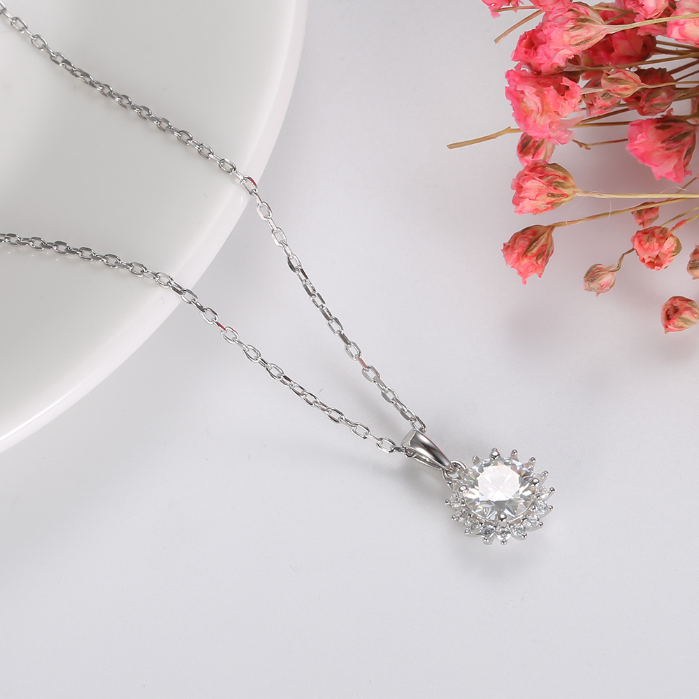 Victoria's Vogue 100% 925 Sterling Silver Necklace Women Luxury Sun Flower Moissanite Necklace Silver Wedding Pendant Necklace Jewelry Gift