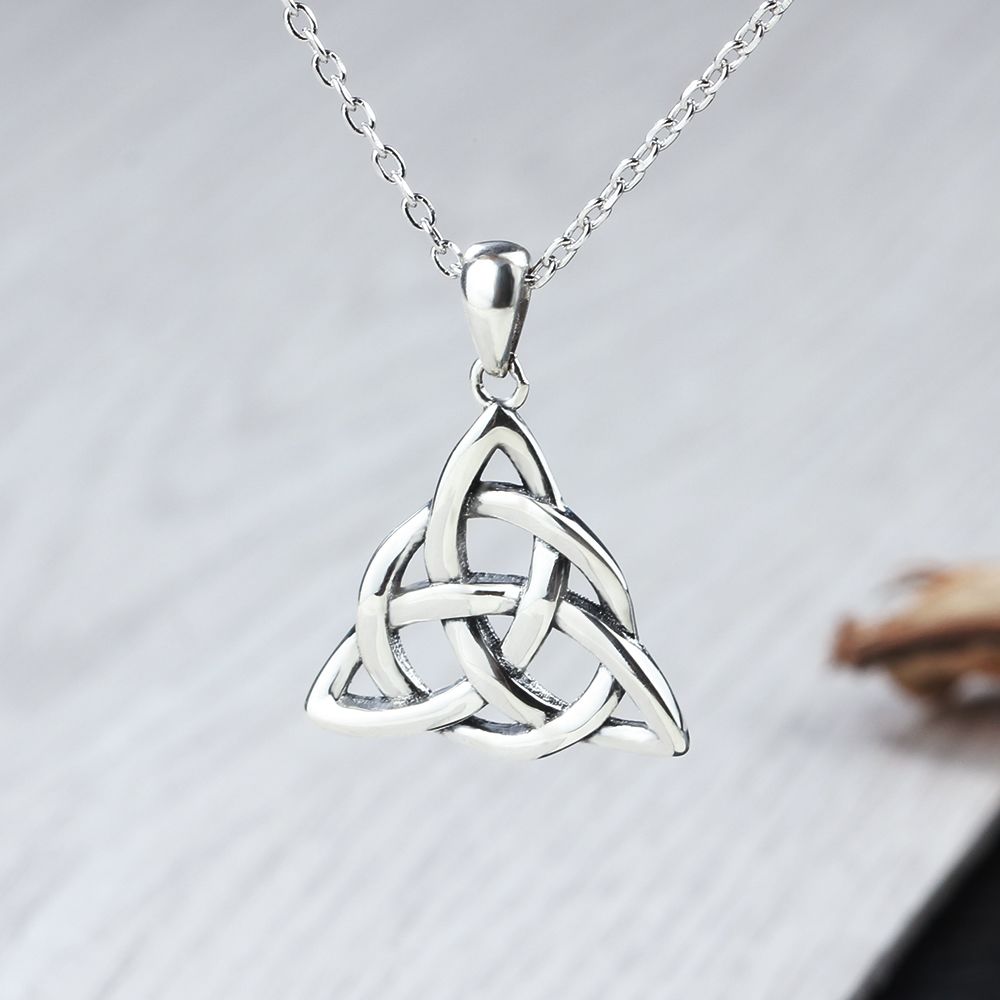 Victoria's Vogue Silver Color Celtic Knot Necklaces Vintage Style Chain Necklace for Women Triple Knot Pendants Necklaces Fashion Jewelry Gifts
