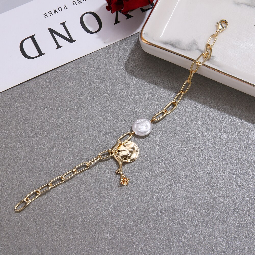 Victoria's Vogue Vintage Heart Pendant Bracelets Bangles Women Punk Chunky Imitation Pearl Chain Bracelet 2020 Couple Wedding Jewelry Gifts