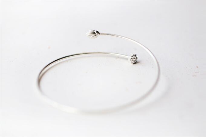 Victoria's Vogue New Fashion Creative 925 Sterling Silver Jewelry Lotus Flower Innovation Classic Open Bracelet Victoria's Vogue New Fashion Creative 925 Sterling Silver Jewelry Lotus Flower Innovation Classic Open Bracelet