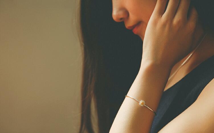 Victoria's Vogue New Classic Beautiful 925 Sterling Silver Jewelry Fashion Bangles Small Fresh Daisy Sun Flower Female Gift Bracelet