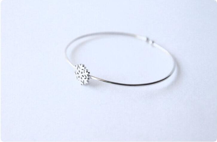 Victoria's Vogue 925 Sterling Silver Jewelry Fashion Simple And Beautiful Drawing Snowflake Anti-allergic Exquisite Bracelet