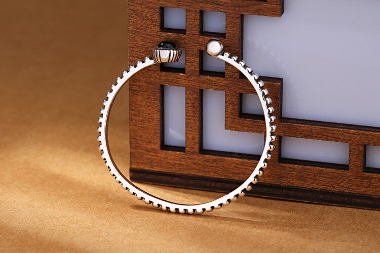 Victoria's Vogue New Arrival Retro 925 Sterling Silver Jewelry Bracelets Personality Round Black Gem Twist Wild Exquisite Bangles