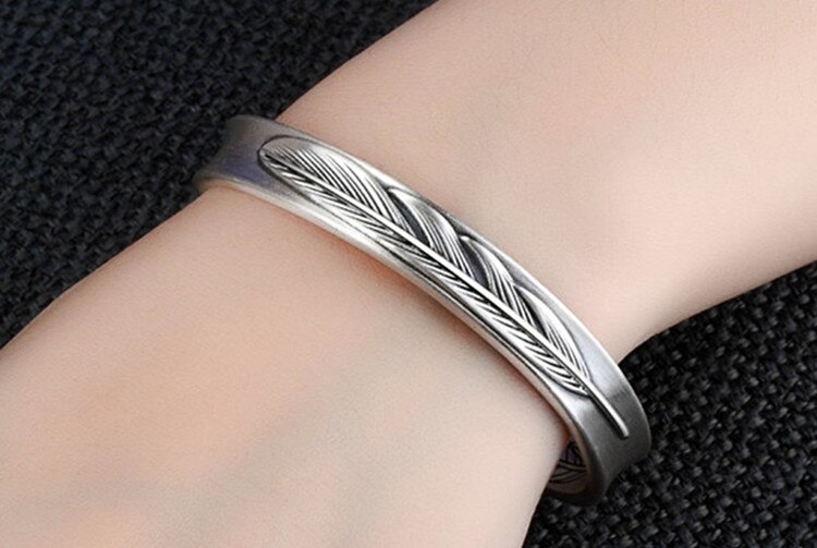 Victoria's Vogue New Exquisite Fashion Sweet Feather Bracelets 925 Sterling Silver Jewelry Personality Letter Couples Opening Rings Victoria's Vogue New Exquisite Fashion Sweet Feather Bracelets 925 Sterling Silver Jewelry Personality Letter Couples Opening Rings