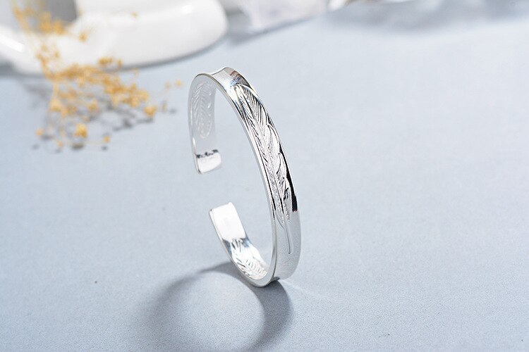 Victoria's Vogue New Exquisite Fashion Sweet Feather Bracelets 925 Sterling Silver Jewelry Personality Letter Couples Opening Rings Victoria's Vogue New Exquisite Fashion Sweet Feather Bracelets 925 Sterling Silver Jewelry Personality Letter Couples Opening Rings