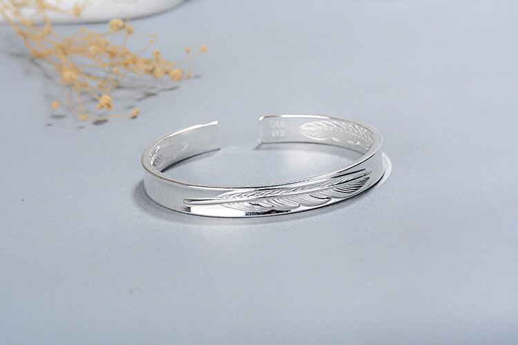 Victoria's Vogue New Exquisite Fashion Sweet Feather Bracelets 925 Sterling Silver Jewelry Personality Letter Couples Opening Rings Victoria's Vogue New Exquisite Fashion Sweet Feather Bracelets 925 Sterling Silver Jewelry Personality Letter Couples Opening Rings