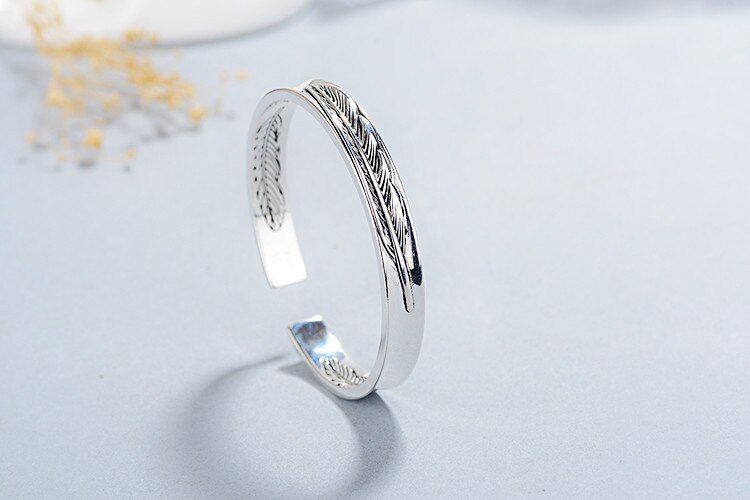 Victoria's Vogue New Exquisite Fashion Sweet Feather Bracelets 925 Sterling Silver Jewelry Personality Letter Couples Opening Rings Victoria's Vogue New Exquisite Fashion Sweet Feather Bracelets 925 Sterling Silver Jewelry Personality Letter Couples Opening Rings