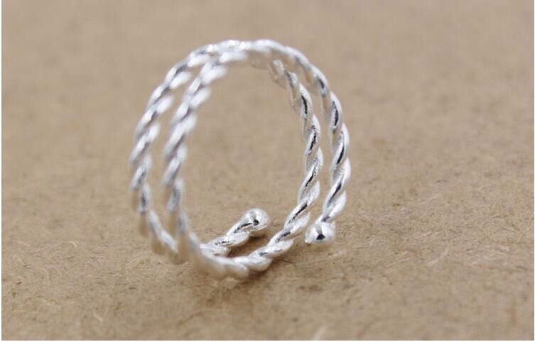 Victoria's Vogue New Fashion Anti-allergic 925 Sterling Silver Jewelry Not Allergic Beautiful Fresh And Simple Twisted Personality Rings