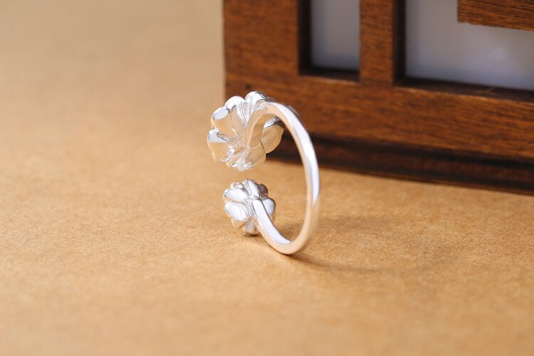Victoria's Vogue New Temperament Beautiful Flower 925 Sterling Silver Jewelry Fashion Personality Popular Crystal Opening Rings