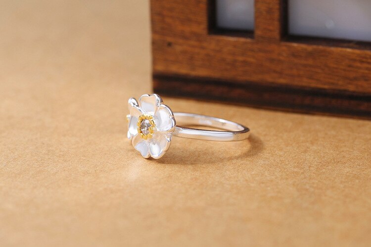 Victoria's Vogue New Temperament Beautiful Flower 925 Sterling Silver Jewelry Fashion Personality Popular Crystal Opening Rings