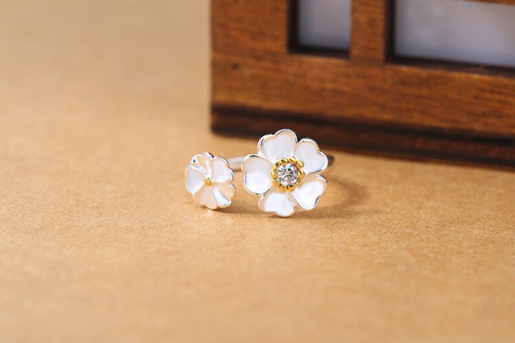 Victoria's Vogue New Temperament Beautiful Flower 925 Sterling Silver Jewelry Fashion Personality Popular Crystal Opening Rings