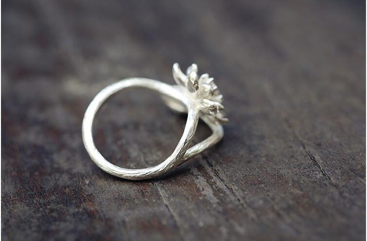Victoria's Vogue New Original Fine White Lotus Flower 925 Sterling Silver Jewelry Branch Opening Ring Fashion For Women Victoria's Vogue New Original Fine White Lotus Flower 925 Sterling Silver Jewelry Branch Opening Ring Fashion For Women