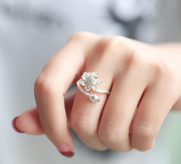 Victoria's Vogue New Original Fine White Lotus Flower 925 Sterling Silver Jewelry Branch Opening Ring Fashion For Women Victoria's Vogue New Original Fine White Lotus Flower 925 Sterling Silver Jewelry Branch Opening Ring Fashion For Women