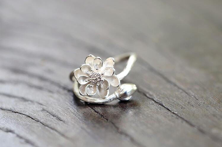 Victoria's Vogue New Original Fine White Lotus Flower 925 Sterling Silver Jewelry Branch Opening Ring Fashion For Women Victoria's Vogue New Original Fine White Lotus Flower 925 Sterling Silver Jewelry Branch Opening Ring Fashion For Women