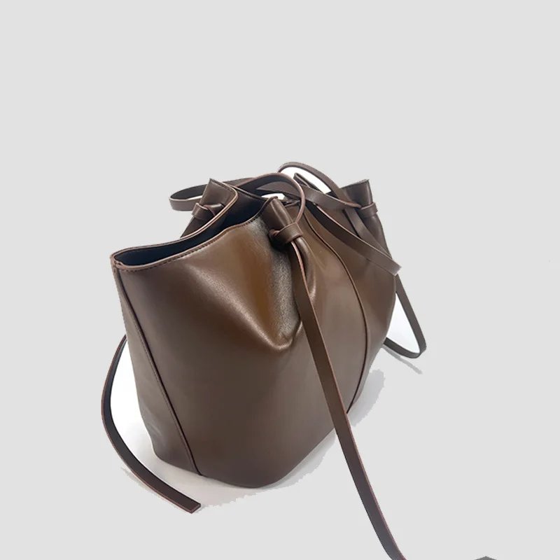 Victoria's Vogue Fashion Large Capacity Trapeze Bag Designer Chic Lock Women Shoulder Bags Luxury Pu Leather Handbags Trend Underarm Bag 2025