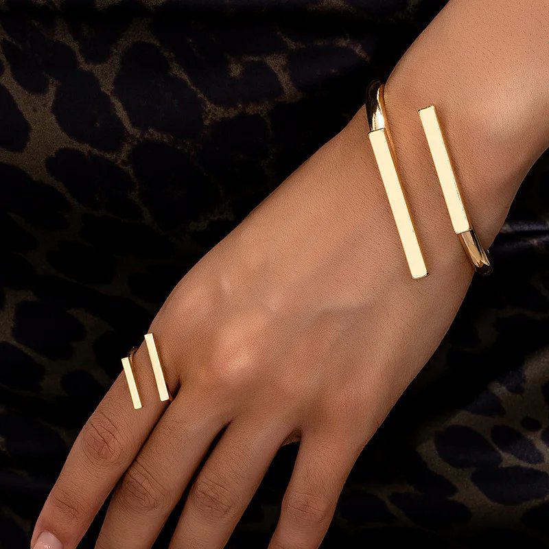 Victoria's Vogue 2pcs New Fashion Simple Design Geometric Open Bracelet Ring Set, Women's Personalized Trend Holiday Party Accessories Gifts