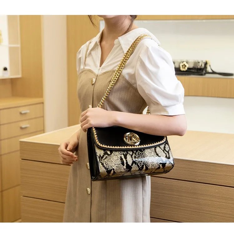 Victoria's Vogue r Direct Sale Fashion Versatile High-End Snake Print Glossy Leather Single Shoulder Crossbody Chain Bag