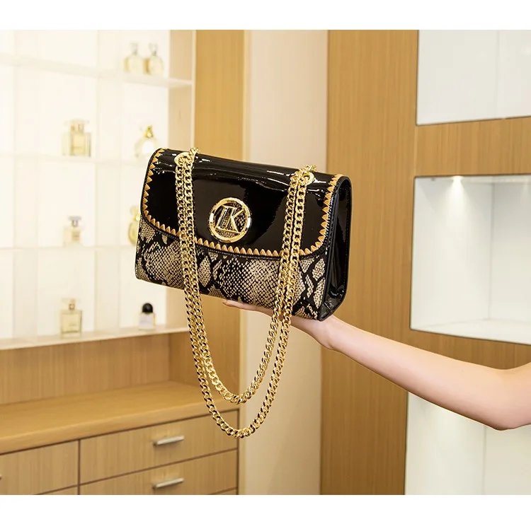 Victoria's Vogue r Direct Sale Fashion Versatile High-End Snake Print Glossy Leather Single Shoulder Crossbody Chain Bag
